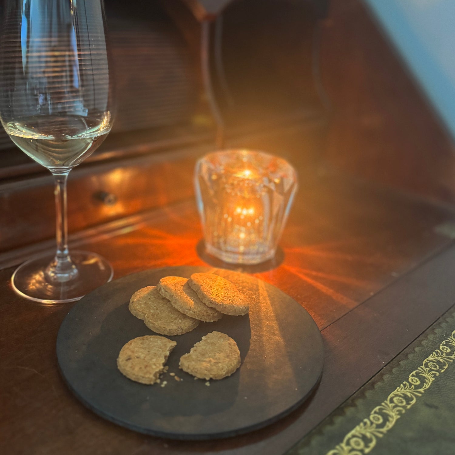 Parmigiano-Reggiano Biscuits (24 pieces)