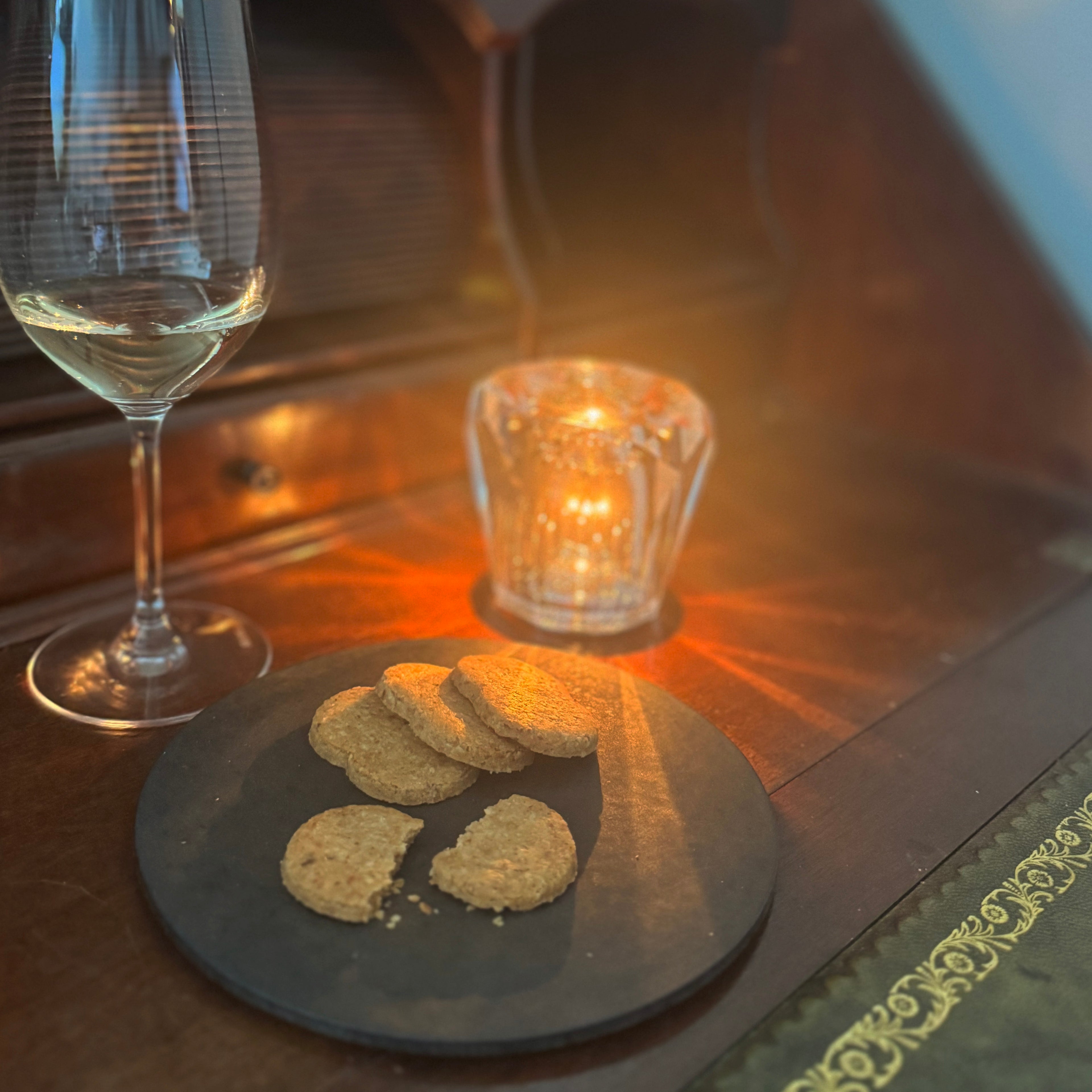 Parmigiano-Reggiano Biscuits (24 pieces)